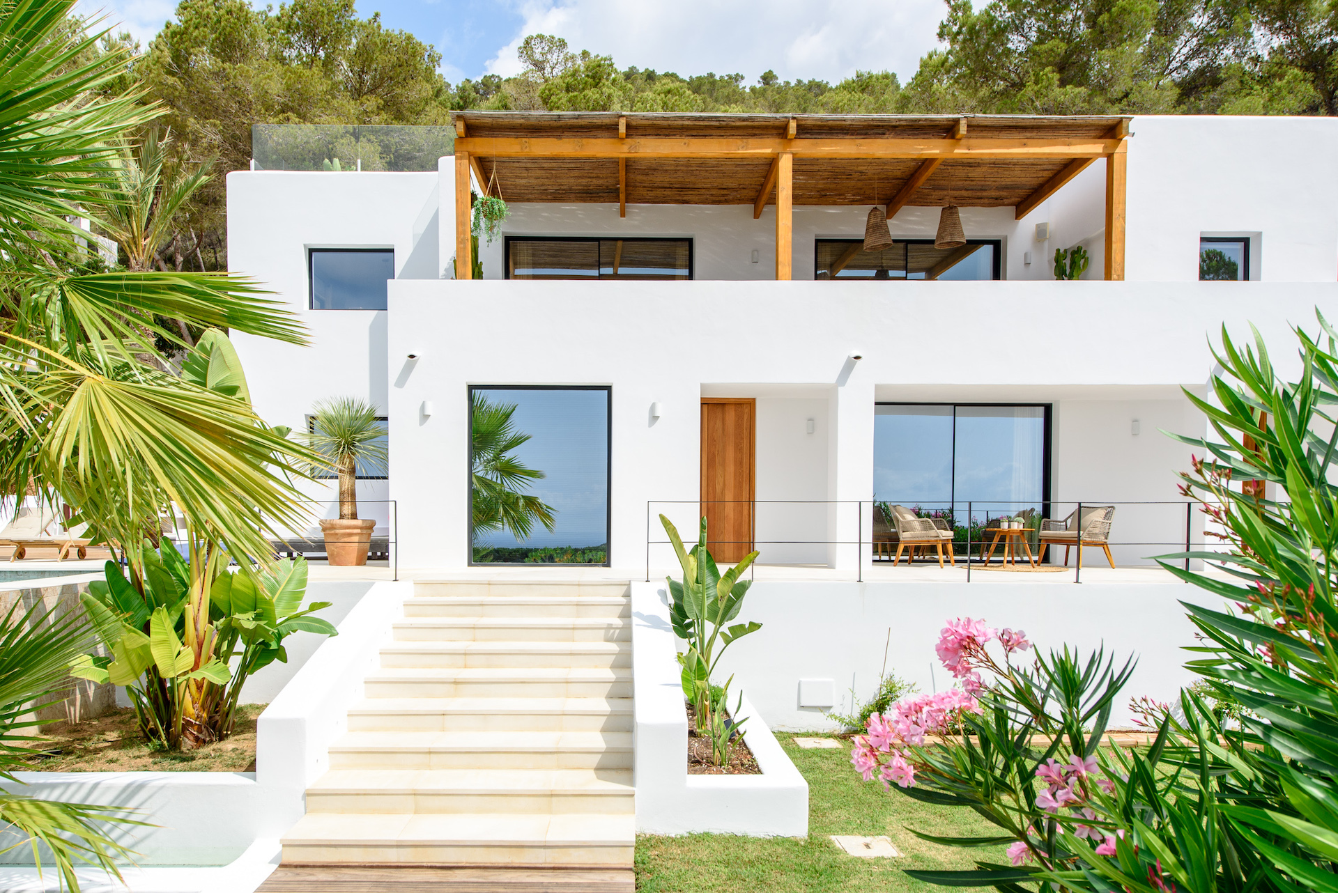 Resa estates huis kopen Ibiza es cubells villa entrance house.jpg